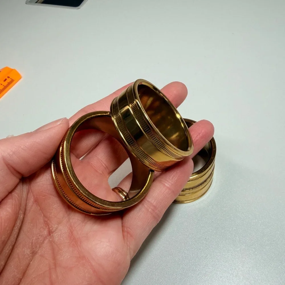 Gold Toned Metal‎ Napkin Rings Set of 4 Ridged Edge Detail Polished Table Decor